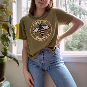 NWT Life Is Good Give Bees A Chance T-shirt
